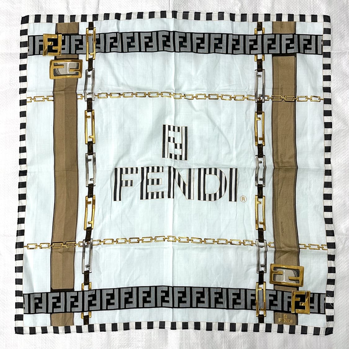 펜디 팬디 FF 로고 플레이 그래픽 프린팅 쁘띠 스카프 손수건 정품 상품이미지1