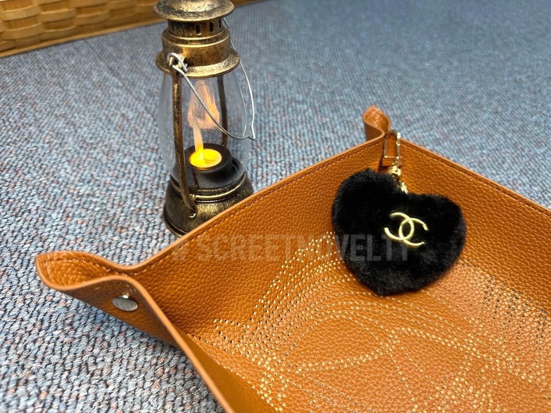 샤넬 하트 폼폼이 키링 블랙 상품이미지4