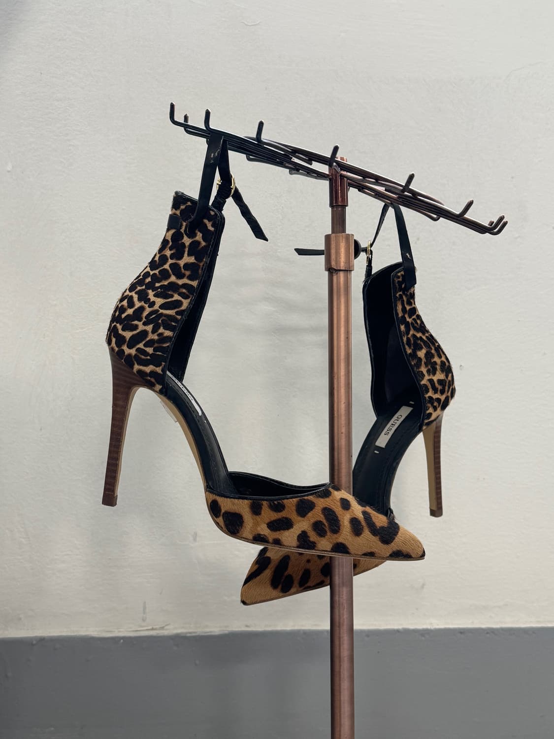 Guess 갸루 레오파드 멀티포니헤어 힐 상품이미지6