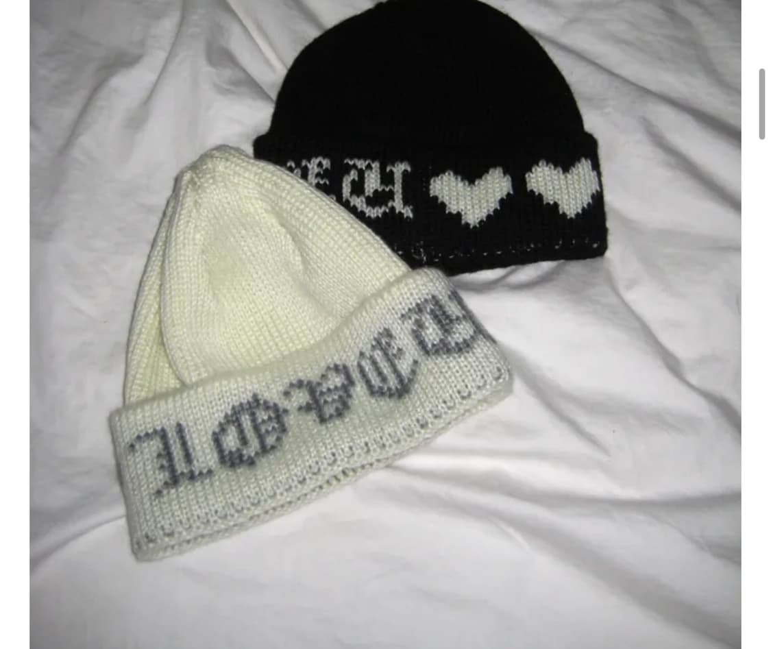 Ivory lettering heart emoji beanie 상품이미지1