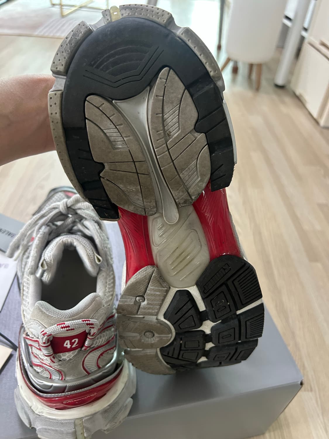 [42] 발렌시아가 러너 2.0 스니커즈 화이트 그레이 레드 상품이미지8