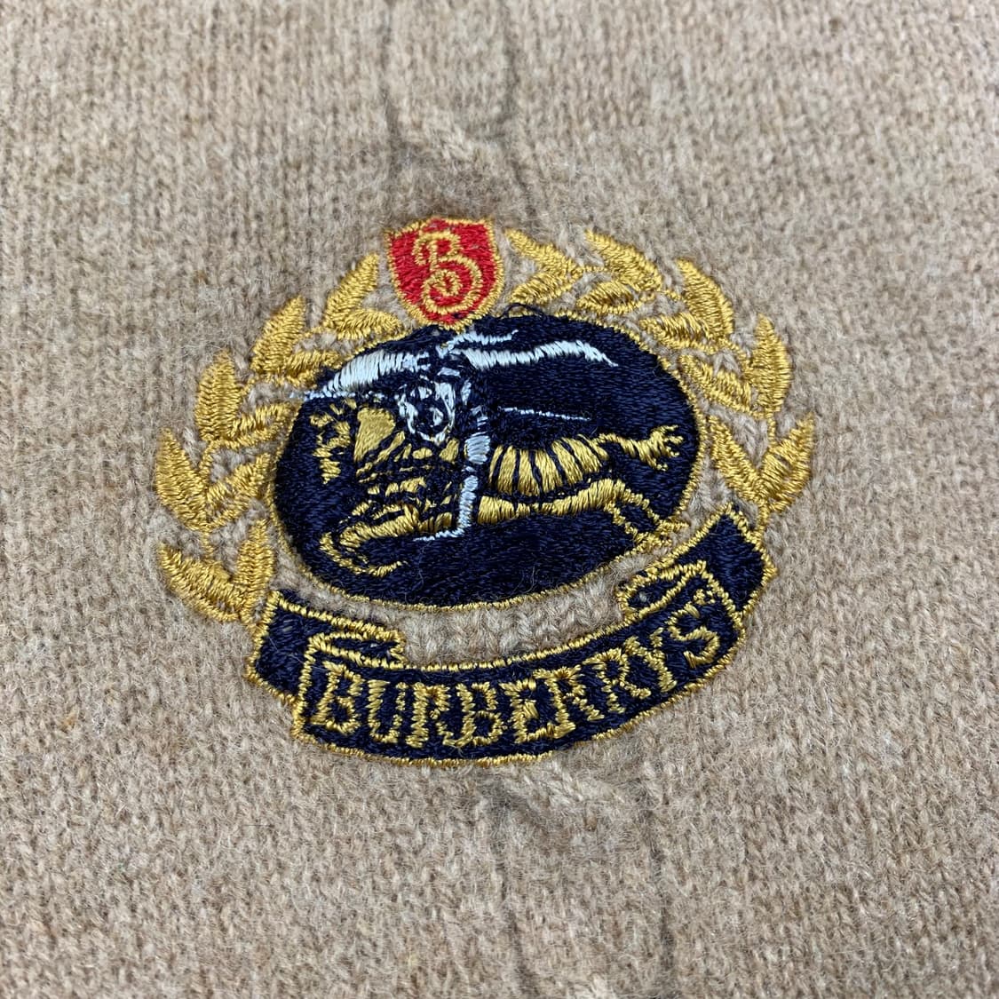 올드 버버리 크래스트 로고 램스울 브이넥 니트 베이지 상품이미지3