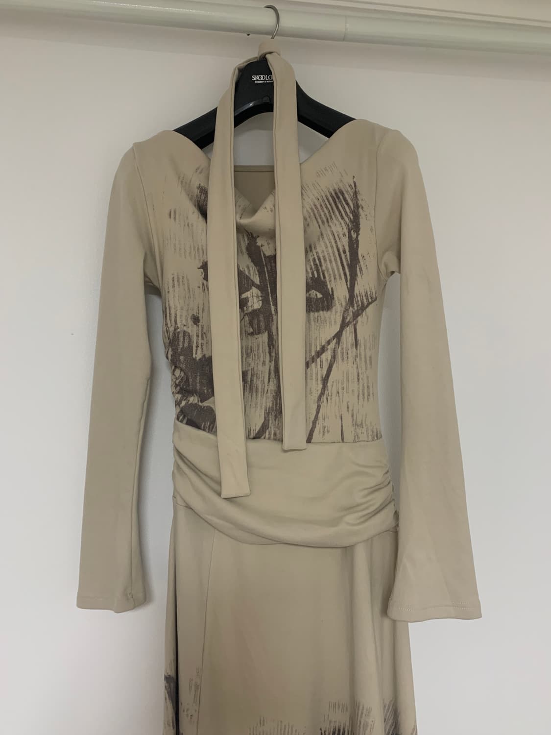 그런지 프린팅 허리 셔링 롱원피스 (착샷ㅇ) 상품이미지3