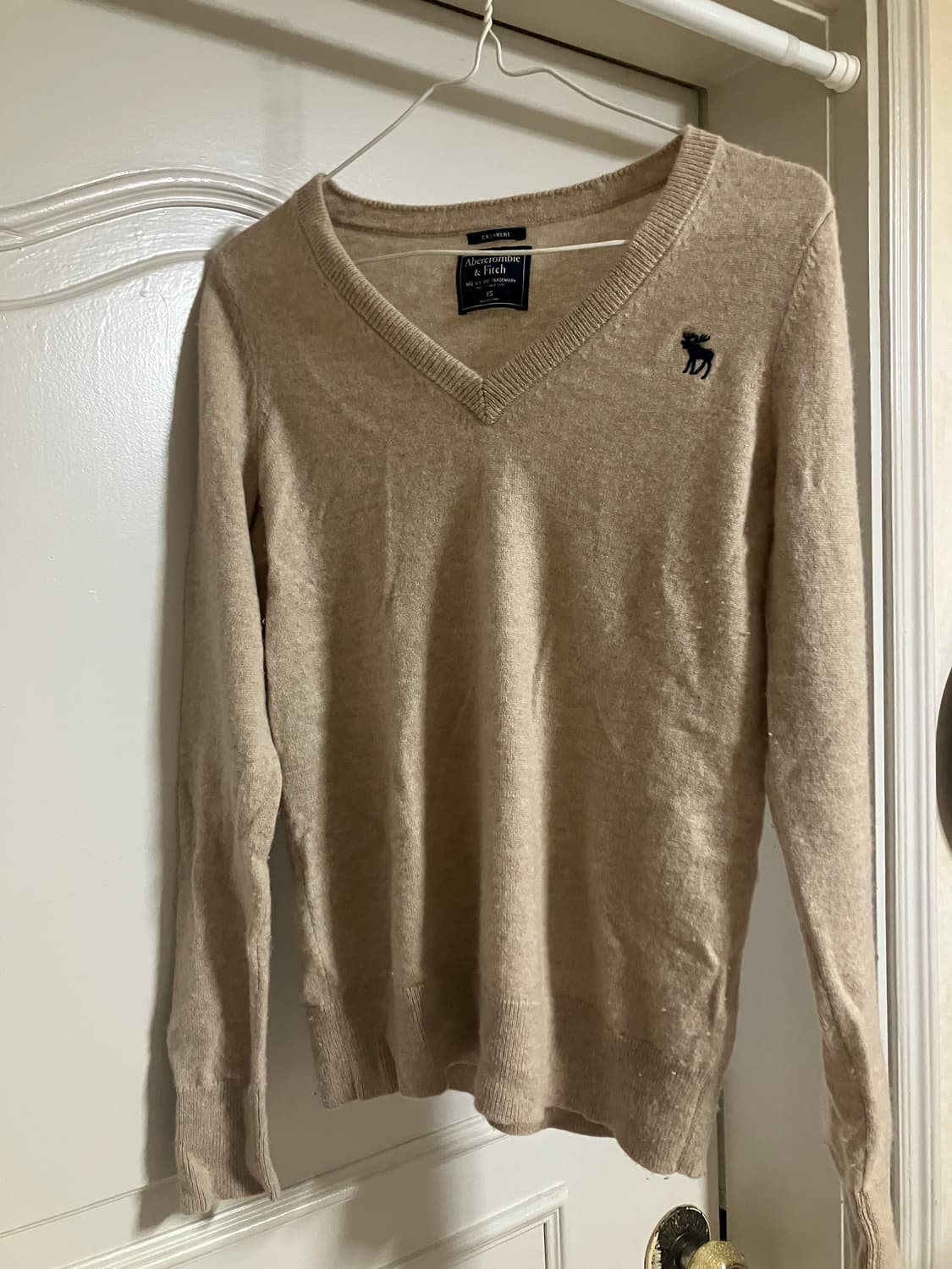 아베크롬비 베이지 브이넥 니트 상품이미지1