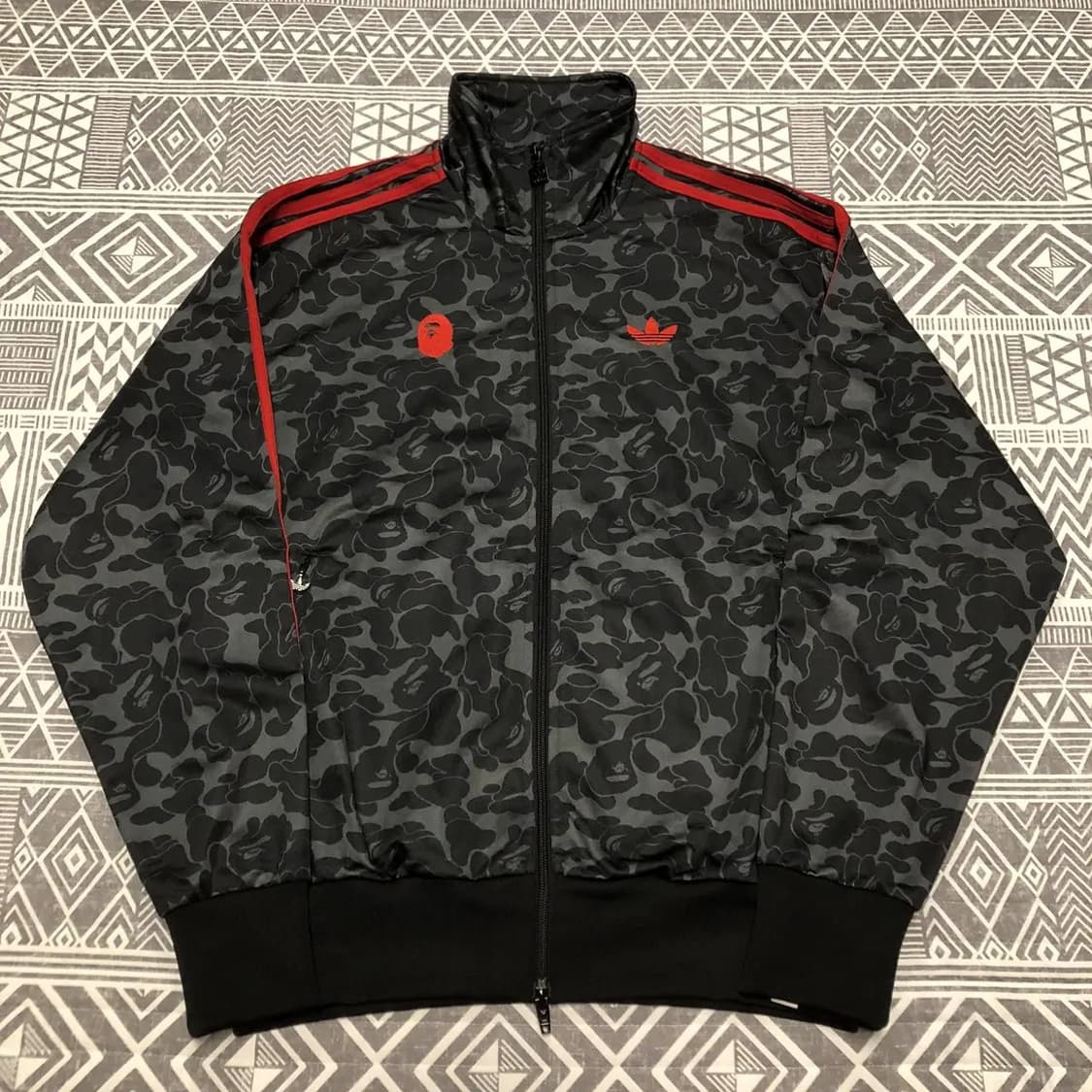 [M] 아디다스 x 베이프 올오버 프린트 트랙 탑 져지 블랙 상품이미지1