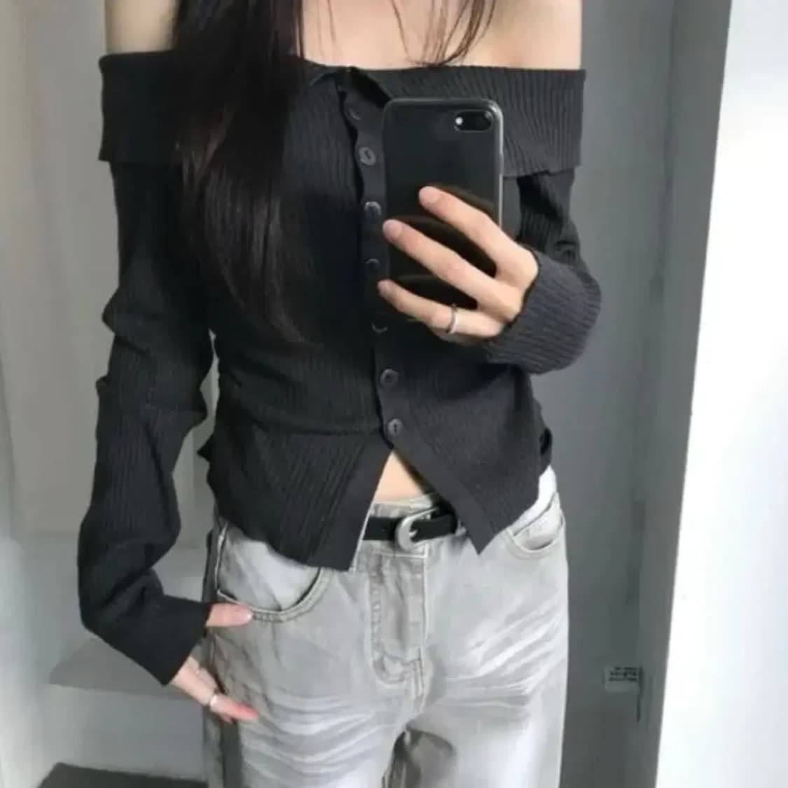 유색 할루 골지 버튼 카라 셔링 오프숄더 니트 상품이미지1