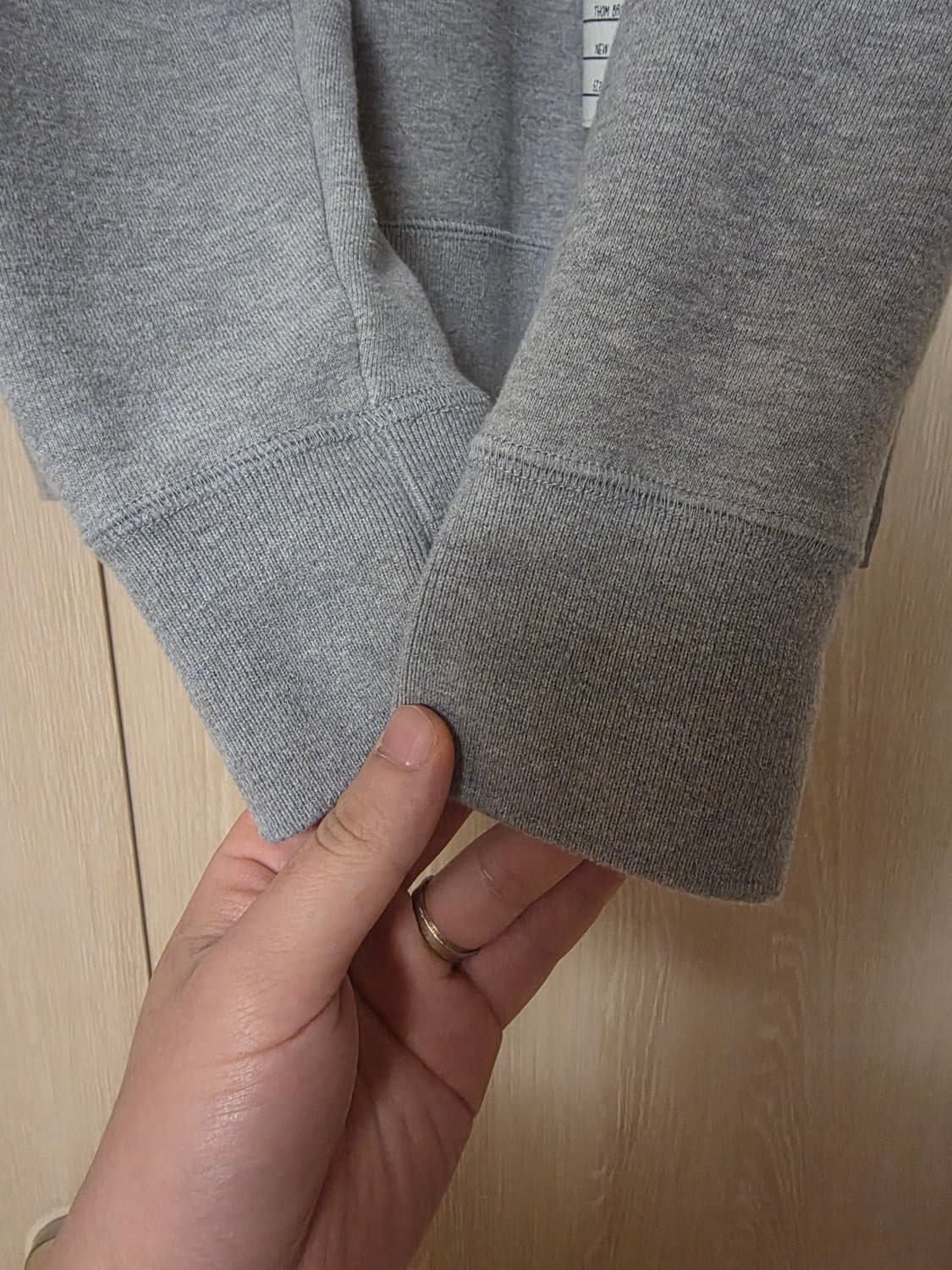 [3사이즈]24년 톰브라운 엔지니어드 사선완장 맨투맨 그레이 상품이미지5