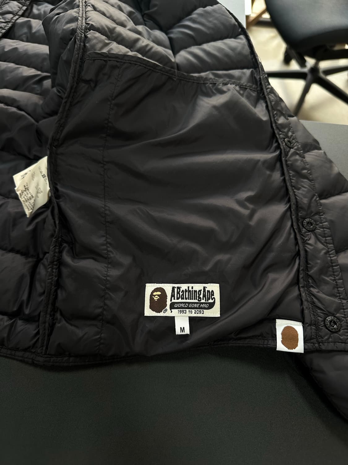 베이프 자수사루 라이트 다운 경량패딩 상품이미지5