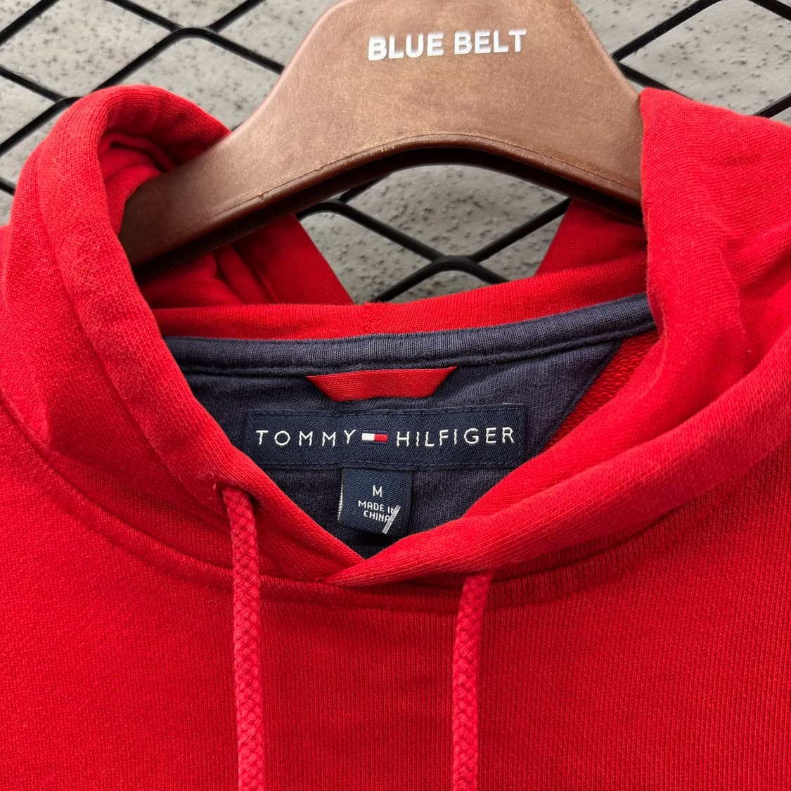 타미힐피거 빅로고 후드티 비비드컬러 엠보싱 프린팅 디테일 레드 상품이미지5