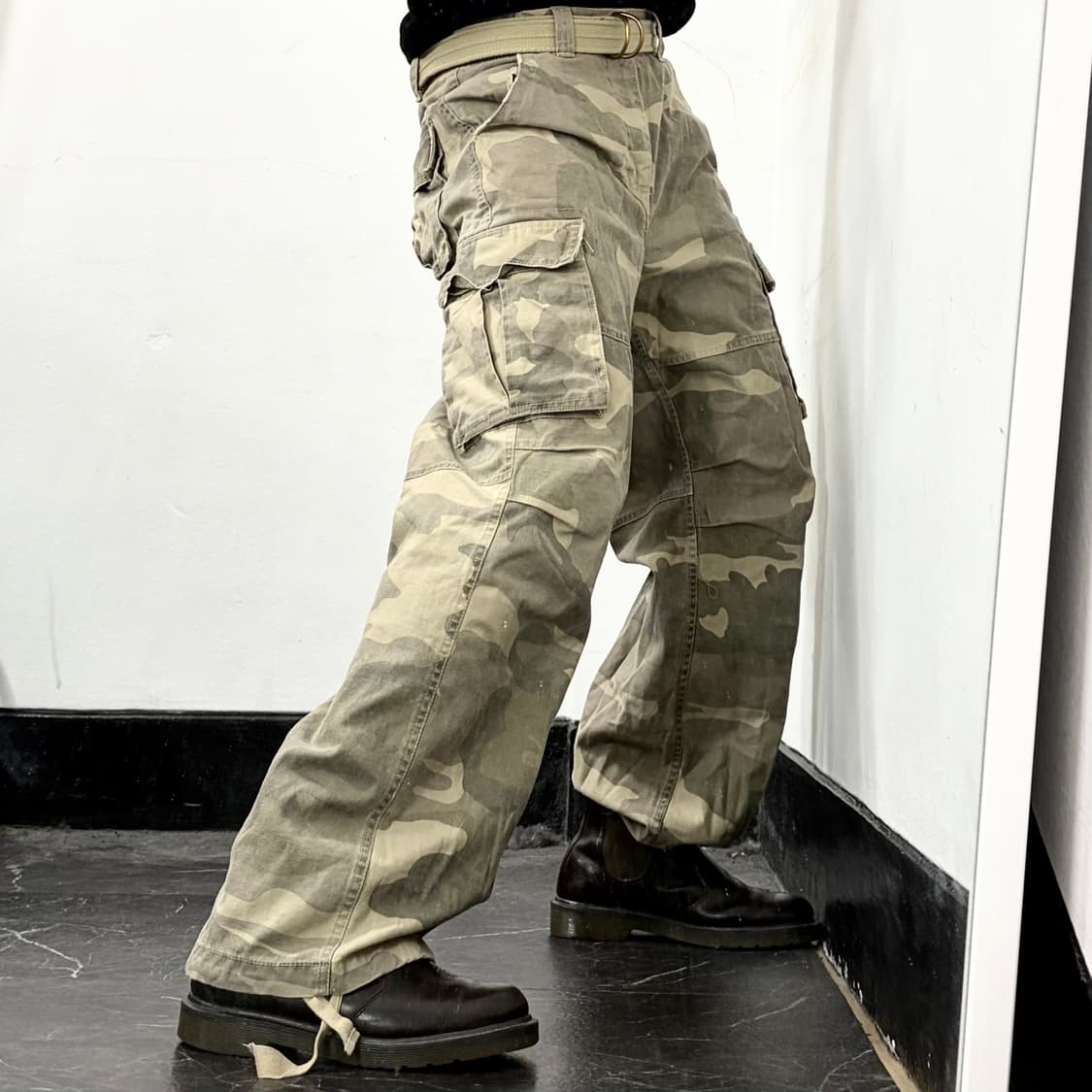 벨티드 카모 와이드 카고 팬츠 상품이미지3