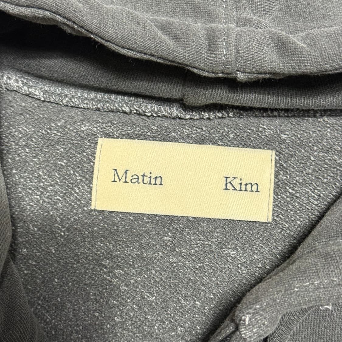 마땡킴 피그먼트 로고 챠콜 후드 집업 상품이미지4