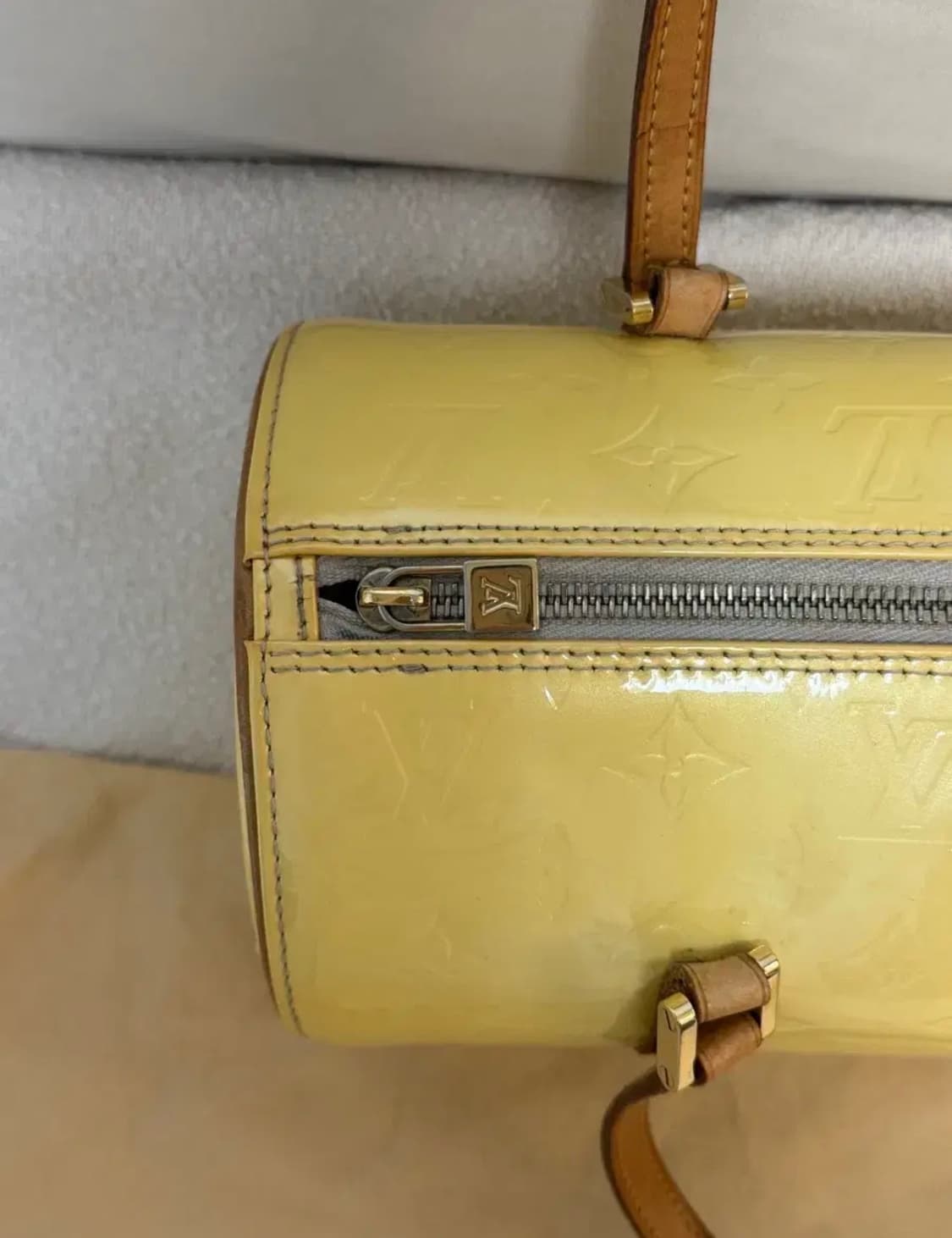 루이비통 모노그램 베르니 베드포드 원통백 옐로우 상품이미지6