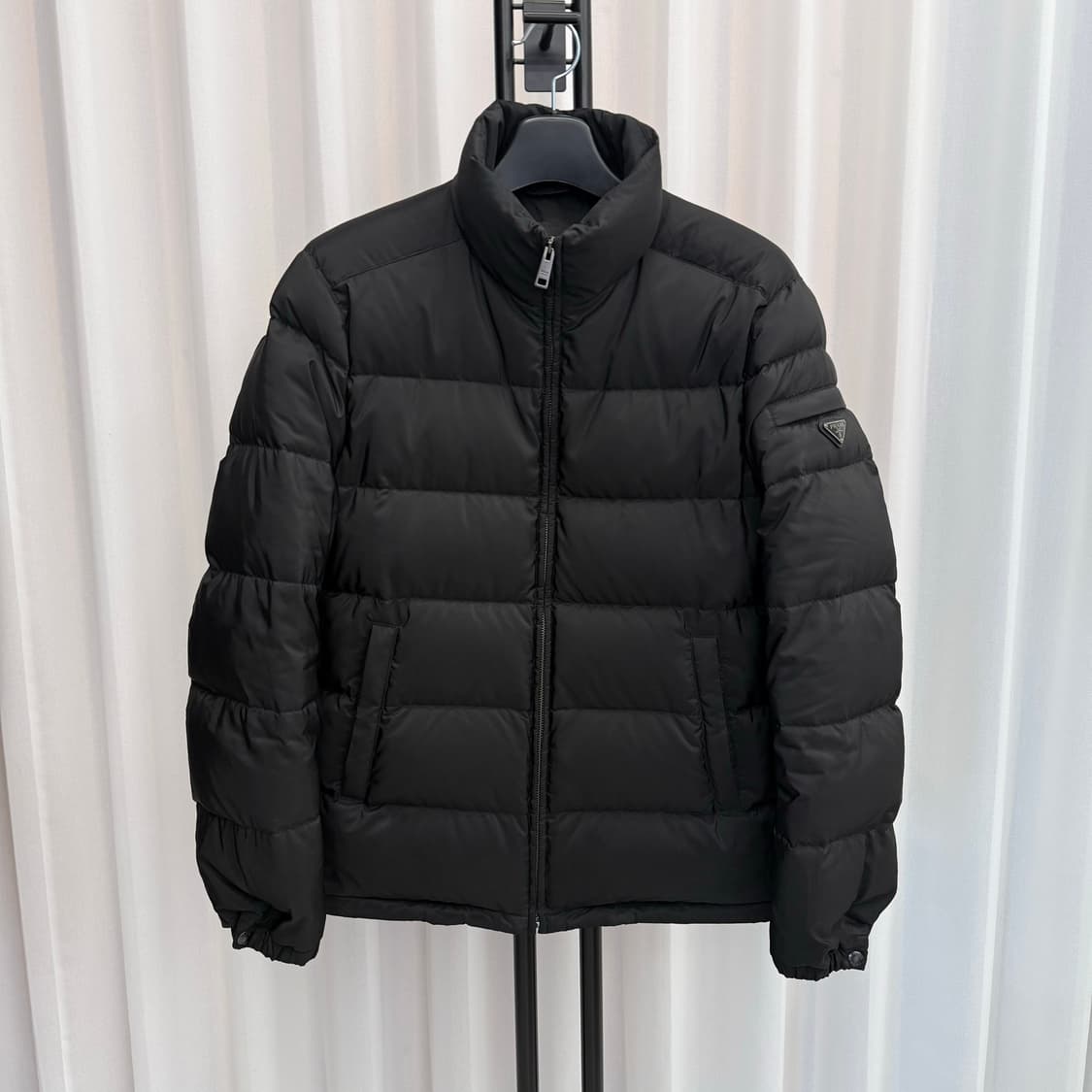 [25년/50] 프라다 리나일론 다운 패딩 블랙 상품이미지1