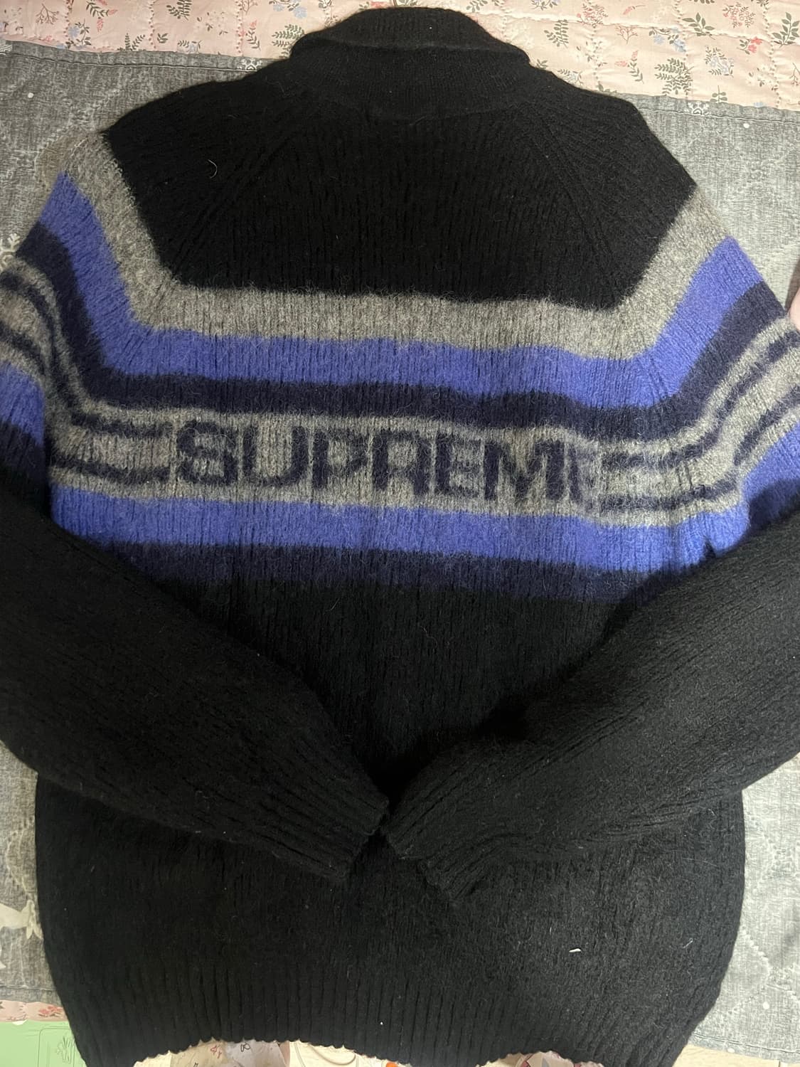 슈프림 브러쉬드 백로고 울 스웨터 집업 상품이미지1