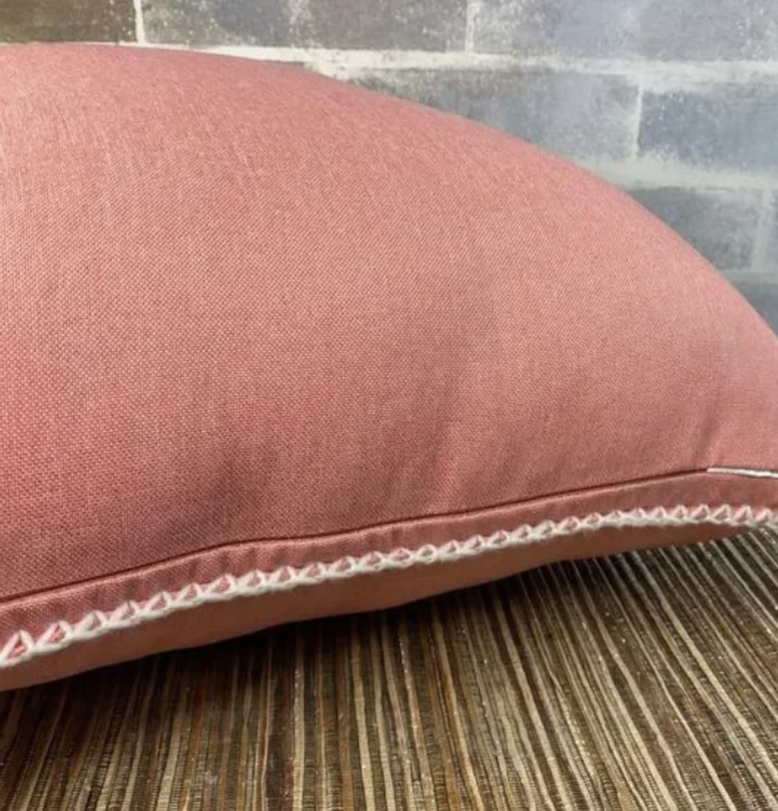코랄 핑크 스티치 쿠션 상품이미지2