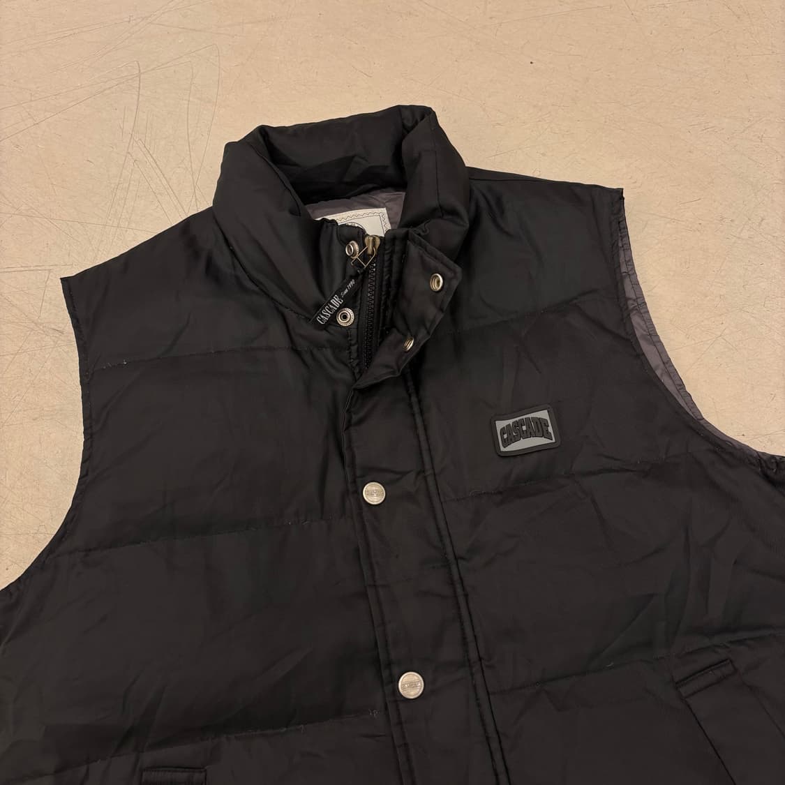 캐스케이드 블랙 패딩 조끼 상품이미지2