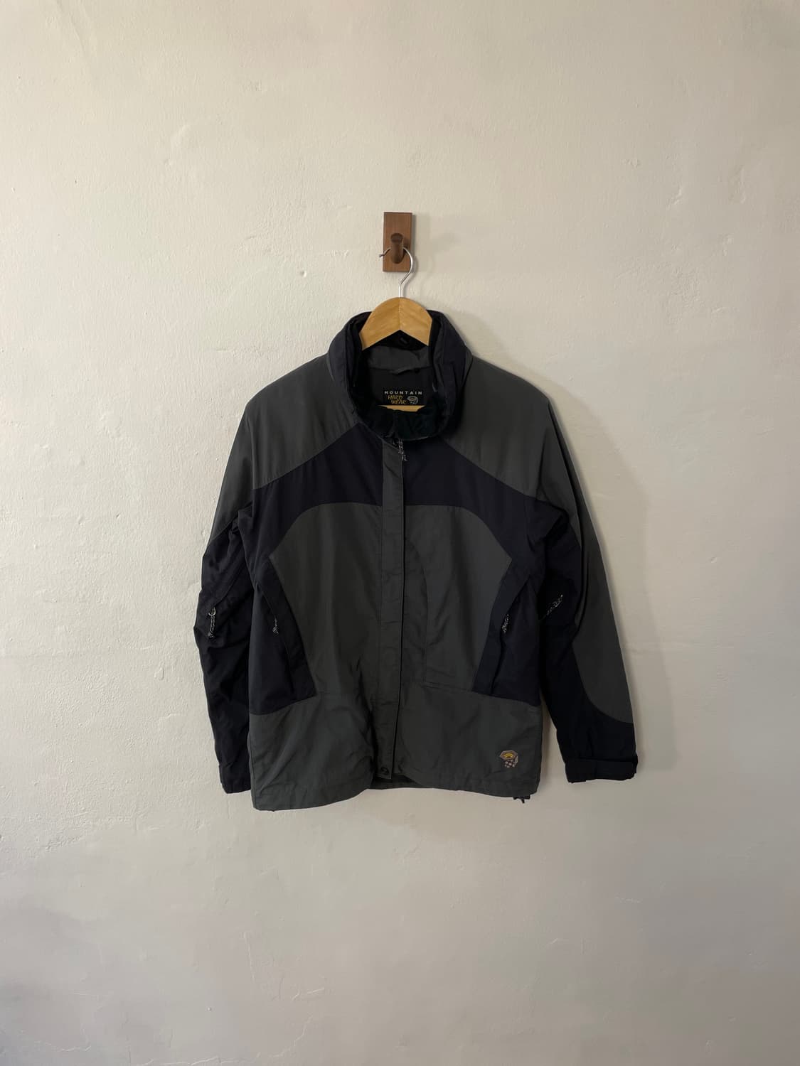 마운틴하드웨어 윈드브레이커  상품이미지1
