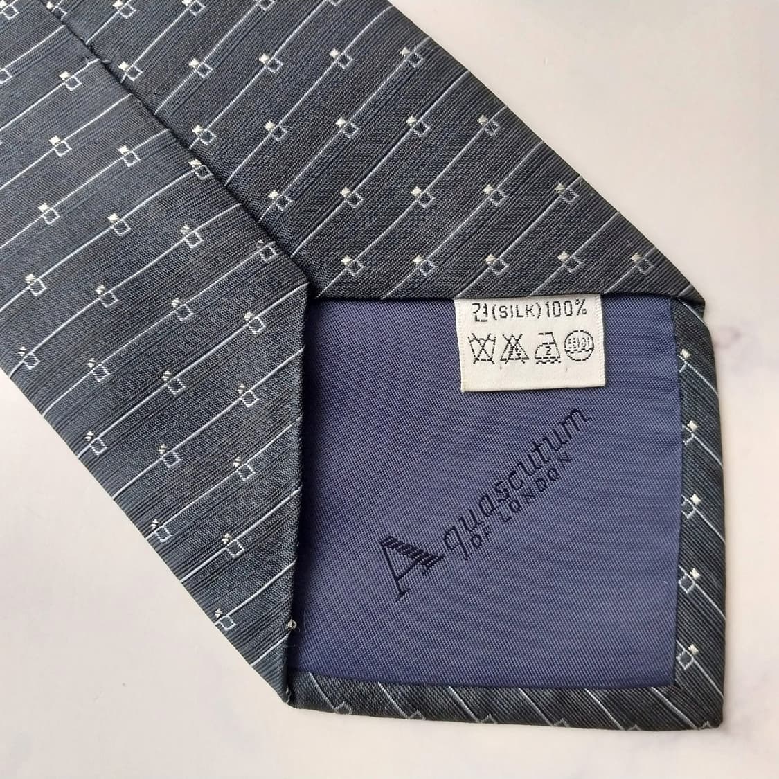 아쿠아스큐텀 실크 네이비 패턴 넥타이 9.9cm A+~A등급 K2241 상품이미지6