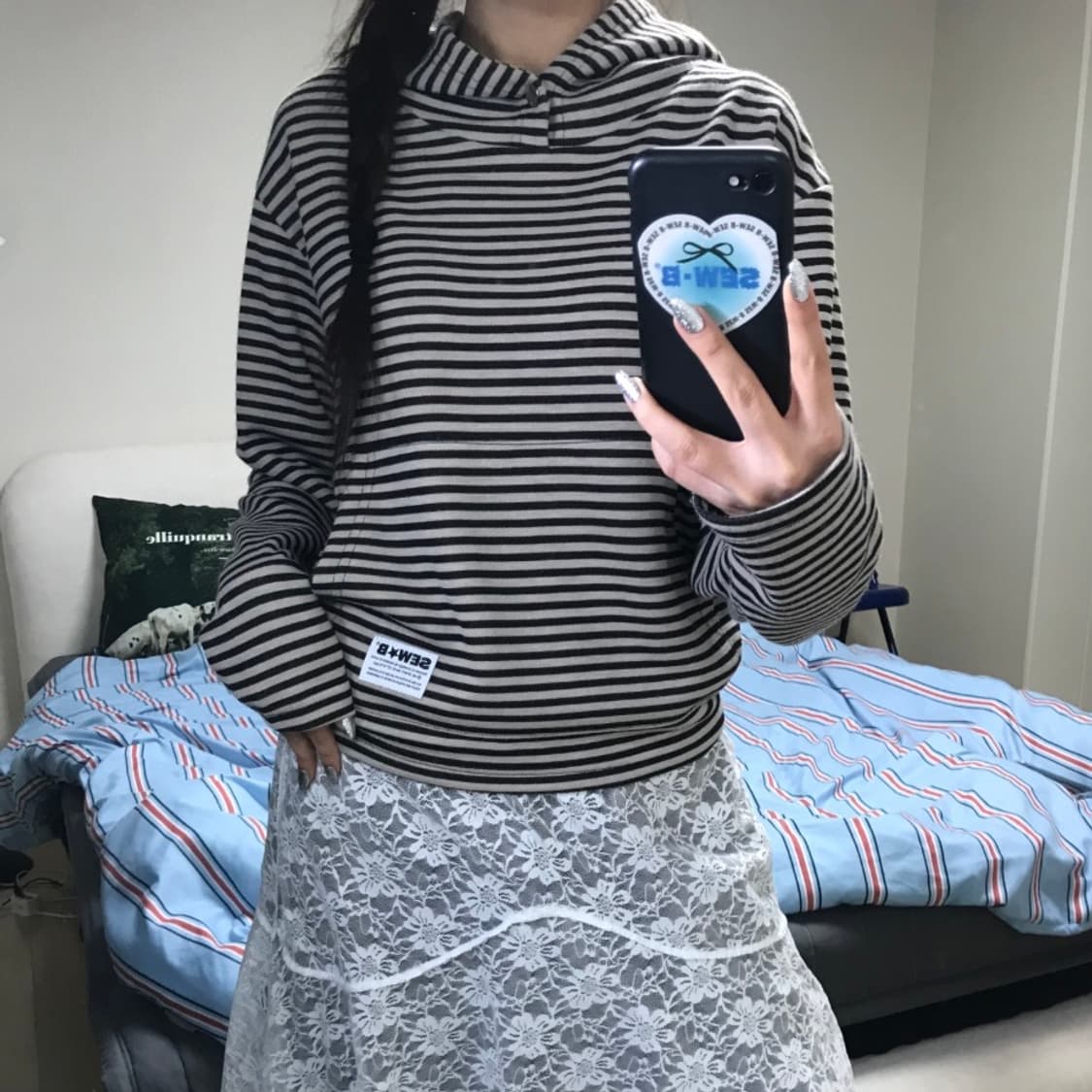 쏘비 버튼 니트 스트라이프 세미 후드티(차콜) 상품이미지3