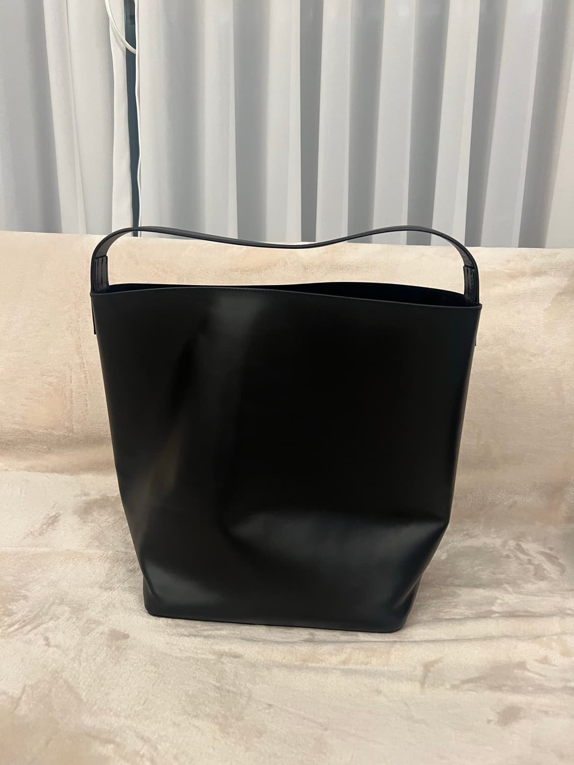 auralee  LEATHER TOTE  (black) 상품이미지4