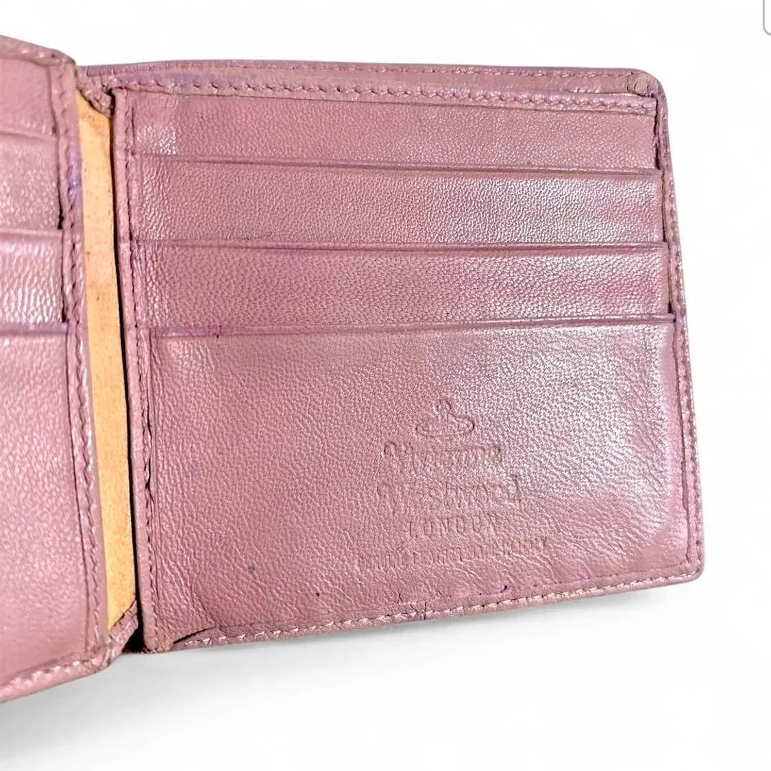 비비안 웨스트우드 엠보싱 패턴 펑키 지갑 상품이미지5