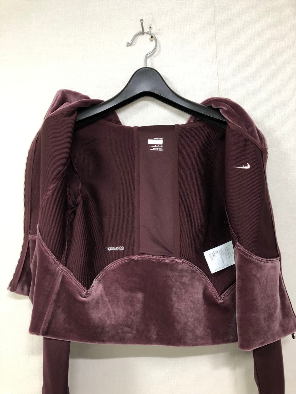 (대장) 나이키 여성 핏드라이 딱붙핏 비즈 크롭 벨벳 져지 후드집업 상품이미지9