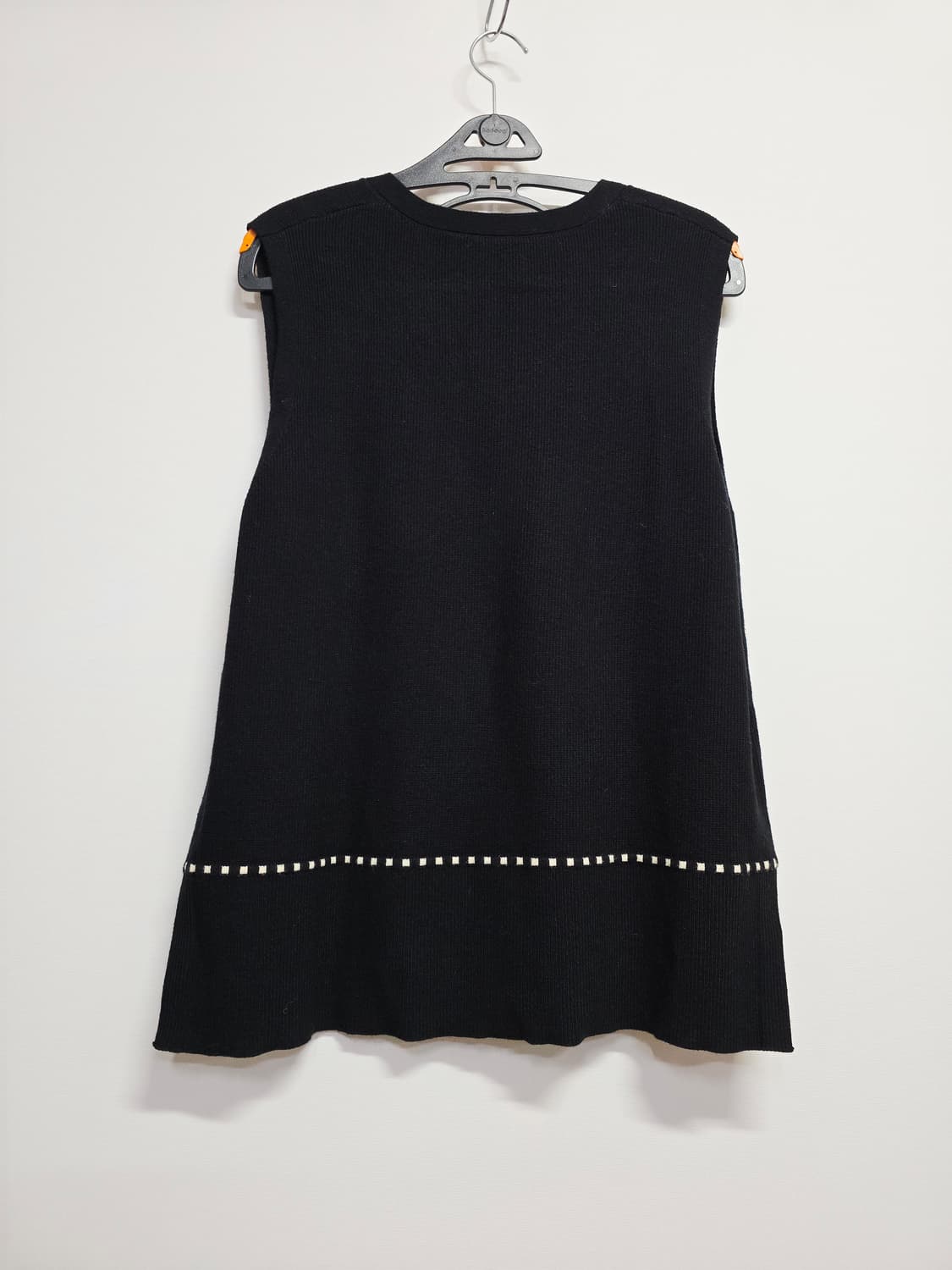 요하넥스 검정색 브이넥 니트 조끼 상품이미지5