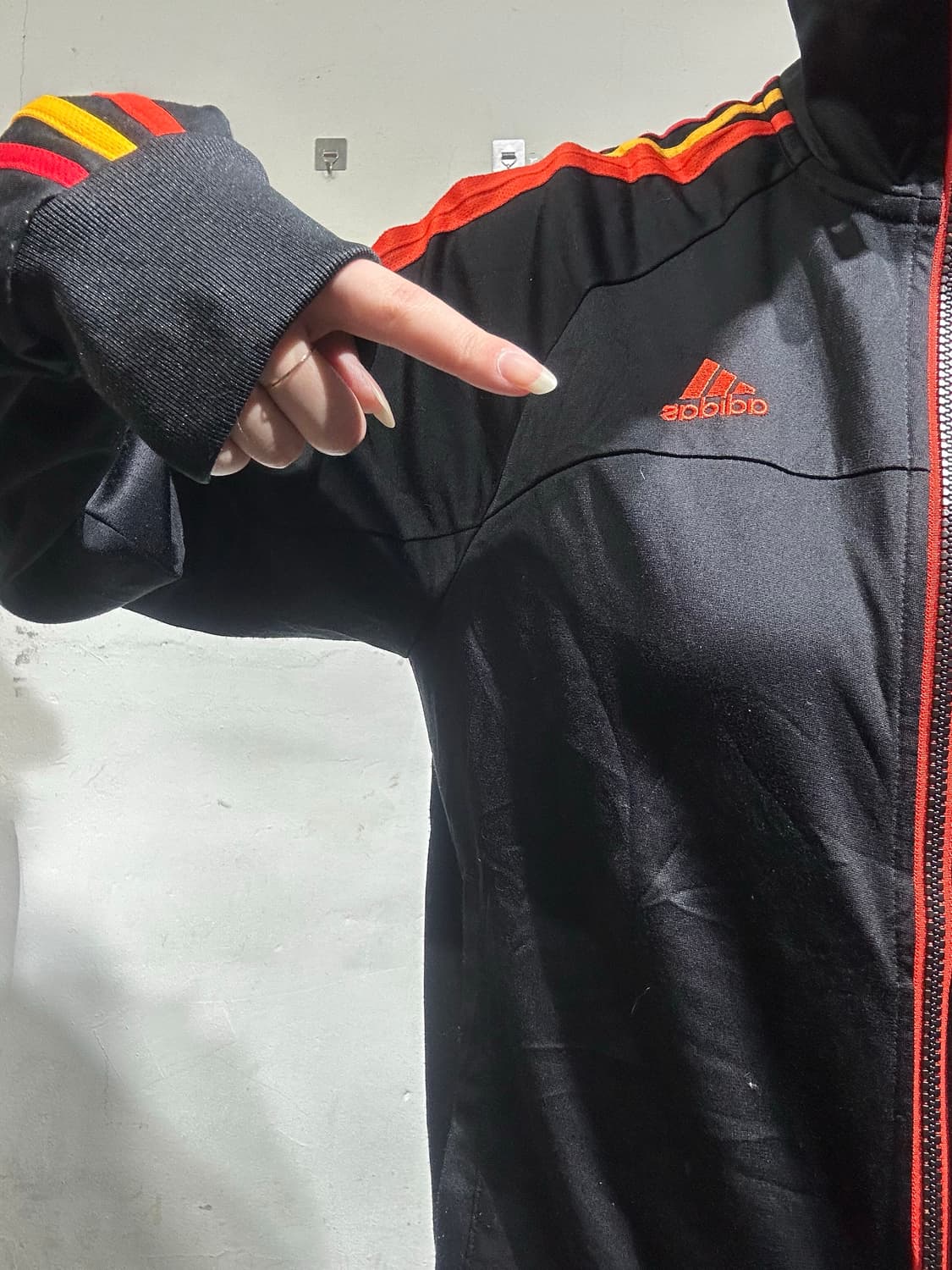 아디다스 블랙 레드 삼선 트랙탑 져지 S 상품이미지4