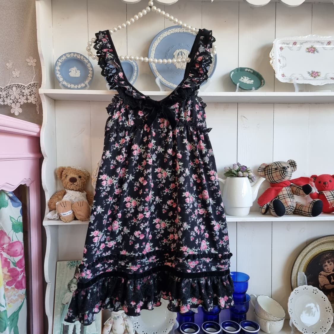 TRALALA(트랄라) 블랙 로즈 레이스 프릴 원피스 상품이미지1