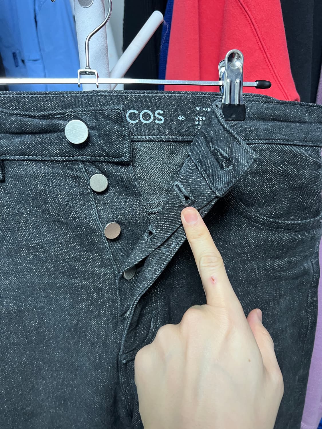 COS 코스 릴렉스드 와이드 핏 흑청 데님 팬츠 상품이미지2