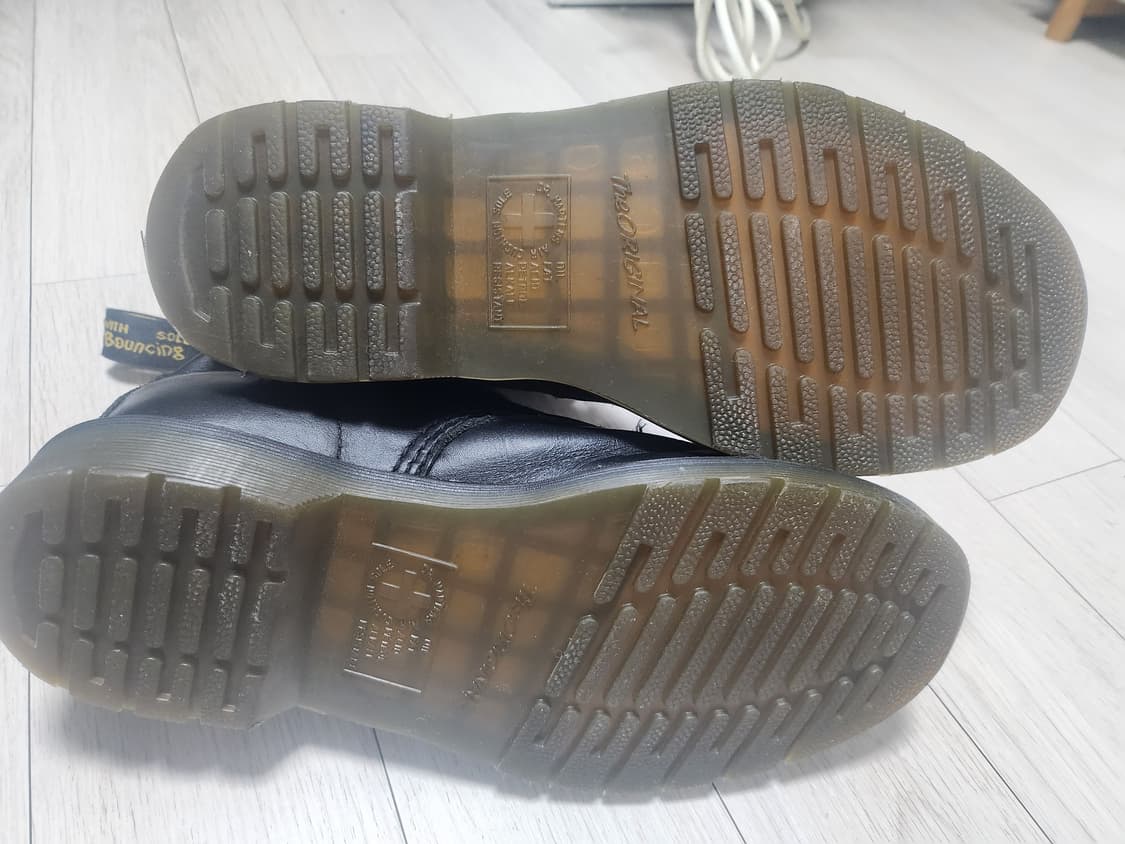 닥터마틴 닥마 1460 8홀 나파 블랙 무광 250사이즈 상품이미지3