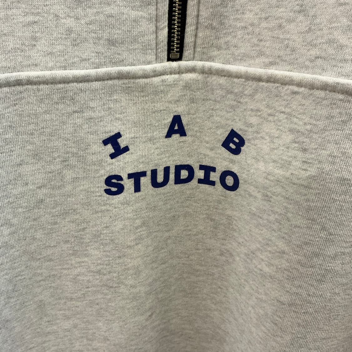 아이앱 스튜디오 하프집업 풀오버 상품이미지3