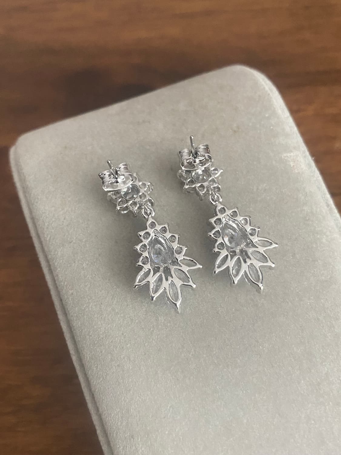 물방울 모티브 큐빅 귀걸이 상품이미지3