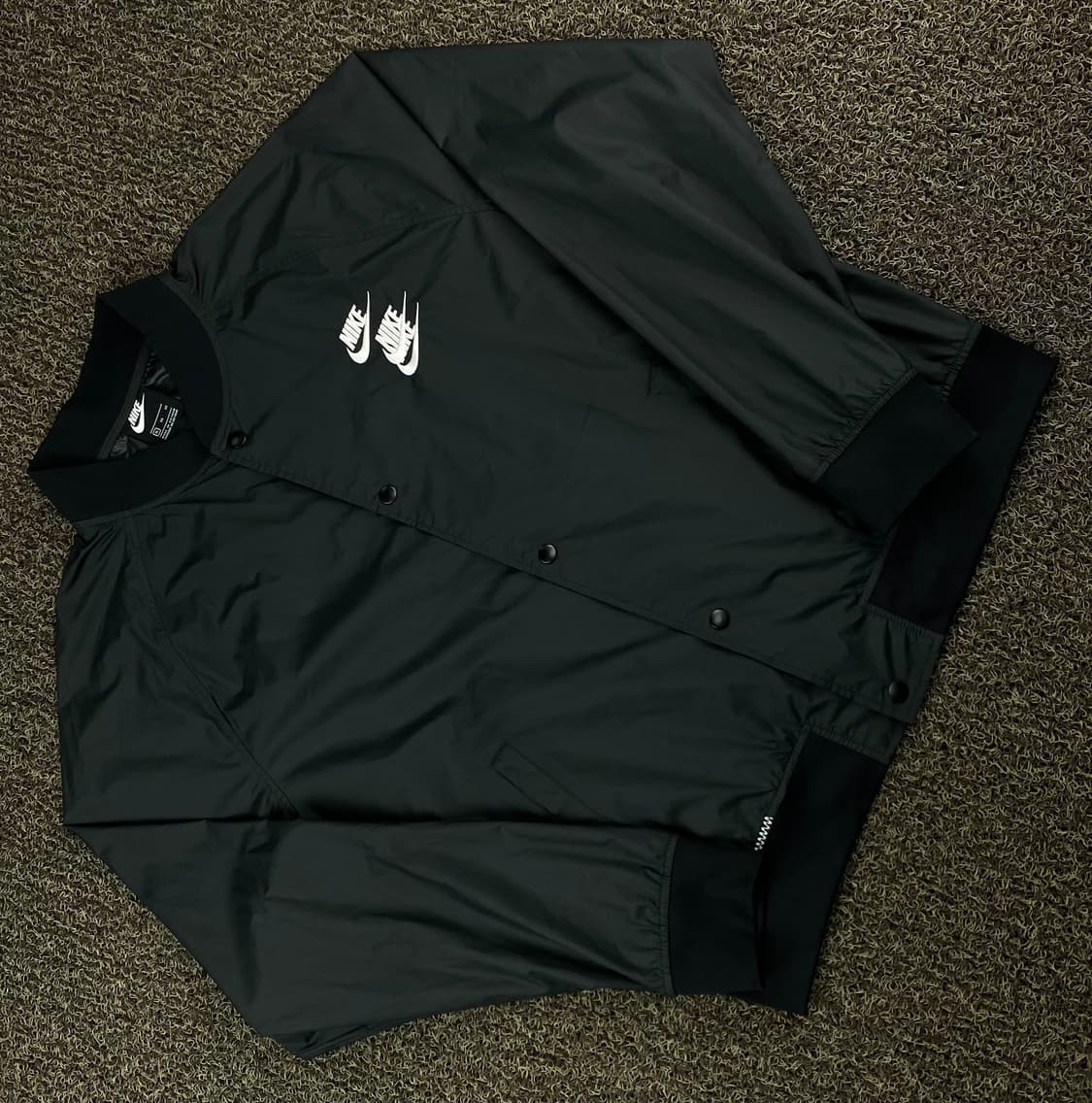 나이키 월드투어 블랙 우븐 새틴 자켓 상품이미지1