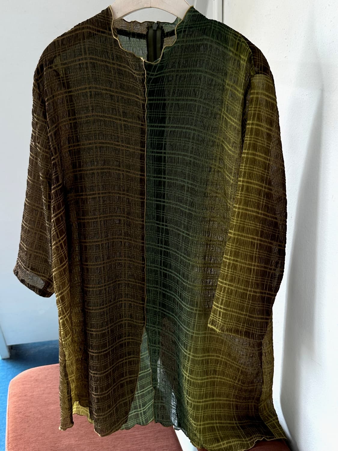 Sheer fabric shirred design panel TOP 상품이미지3