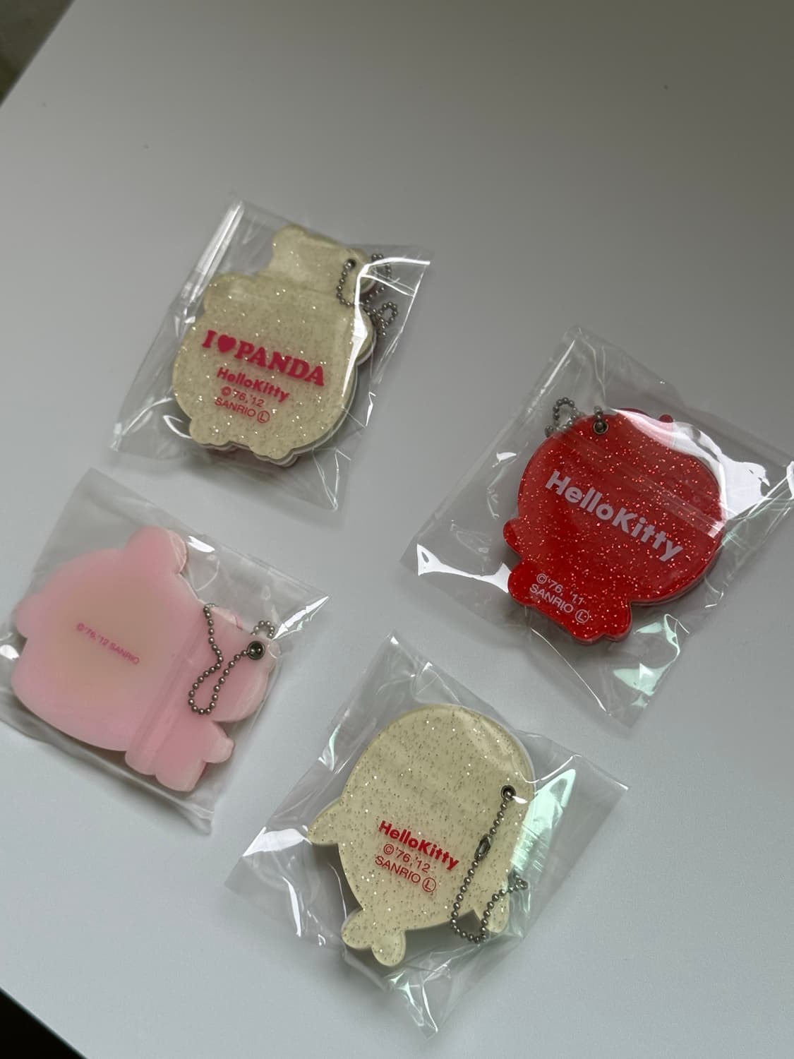 [고전]헬로키티 글리터 아크릴 거울 키링 (팬더/물개/사과/컵케이크) 상품이미지2
