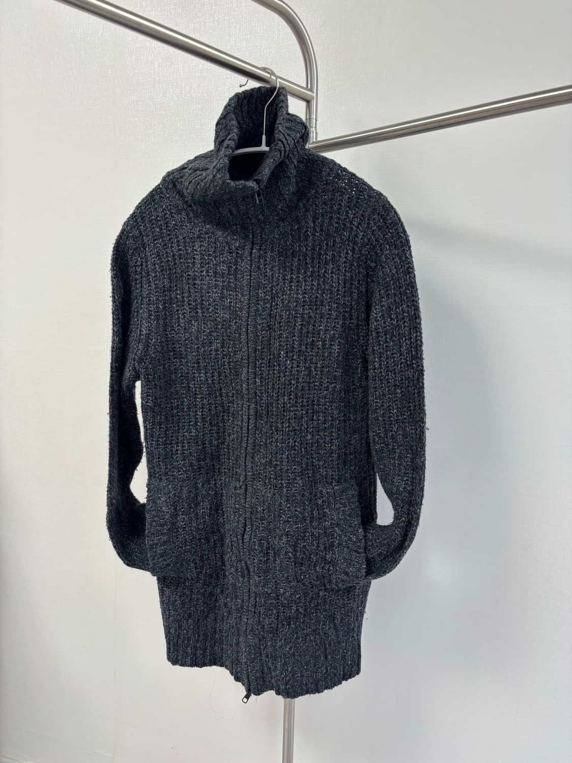 Dip Drops 투웨이 챠콜 니트 집업 상품이미지1