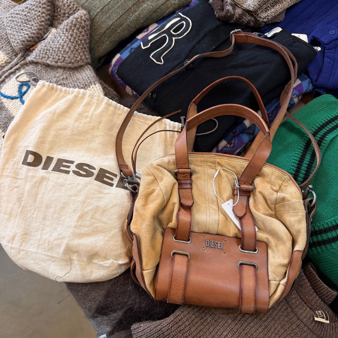 디젤 리얼 레더 스웨이드 토트백 숄더백 상품이미지1