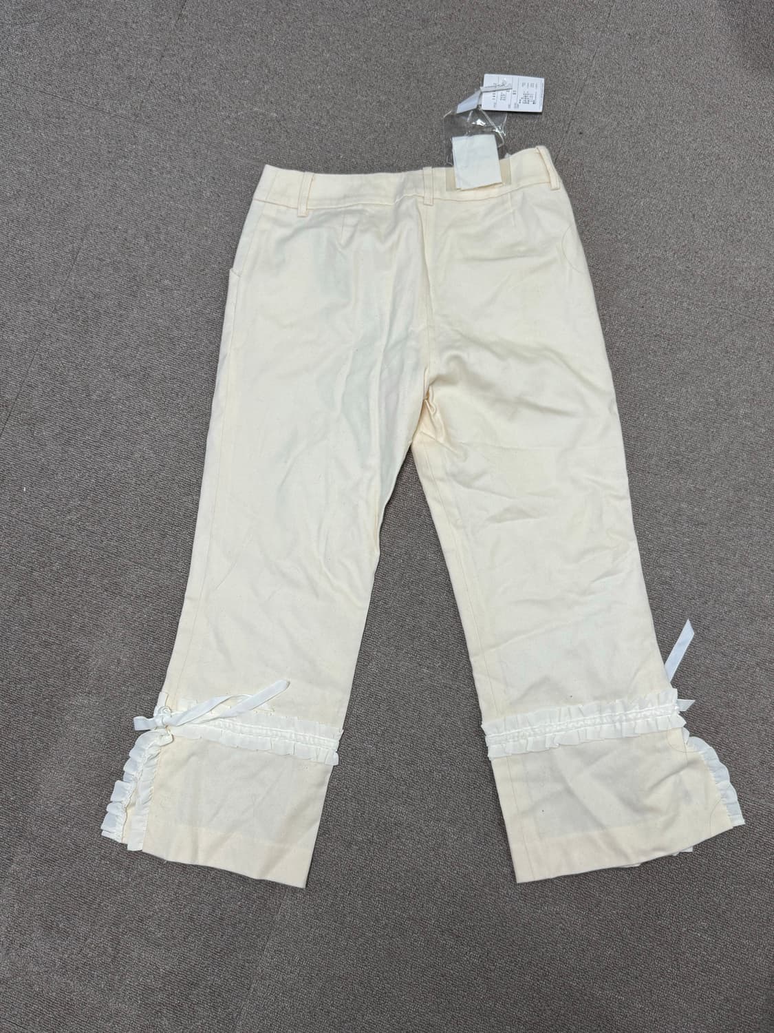 gallery visconti 아이보리 프릴 크롭 팬츠 상품이미지7