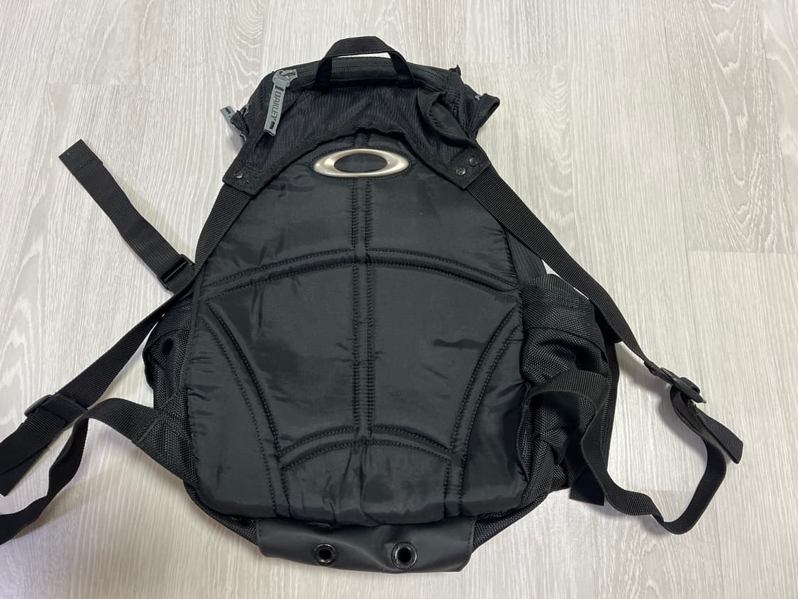 오클리 아이콘 미니백 상품이미지2