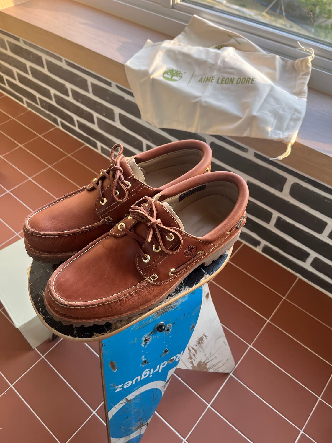 팀버랜드 x 에임레온도르 3아이 보트슈즈 미디움 브라운 상품이미지3