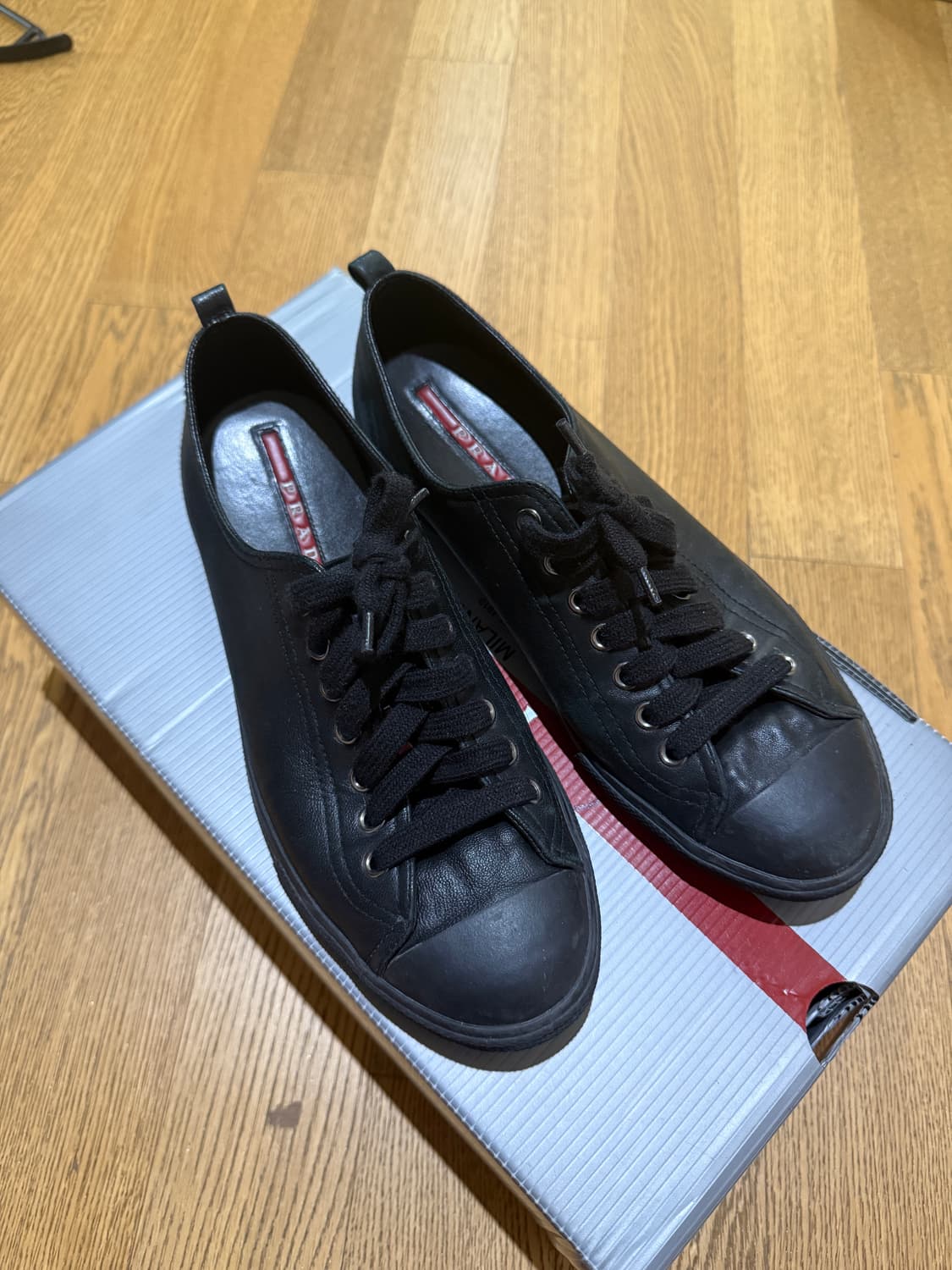 프라다 로우탑 스니커즈 상품이미지1