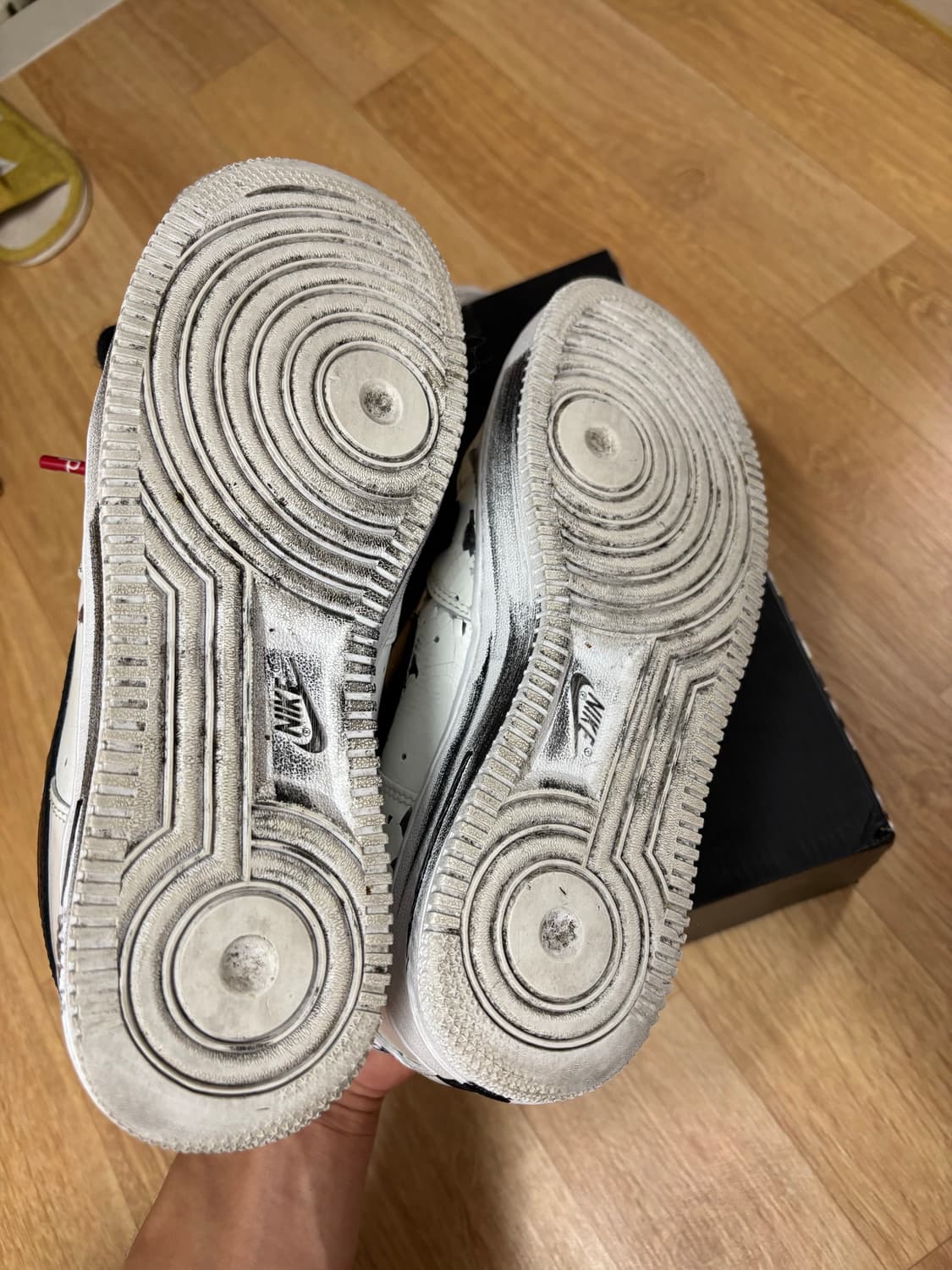 나이키 피스마이너스원 에어포스 260판매합니다 상품이미지7