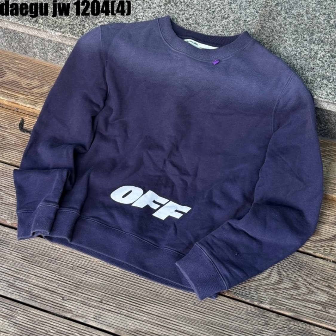 오프화이트 맨투맨  상품이미지1