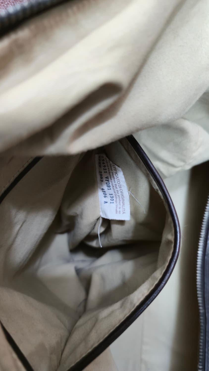 보테가 베네타 인트레치아토 가죽 보스턴 백 45cm 다크 브라운 상품이미지8