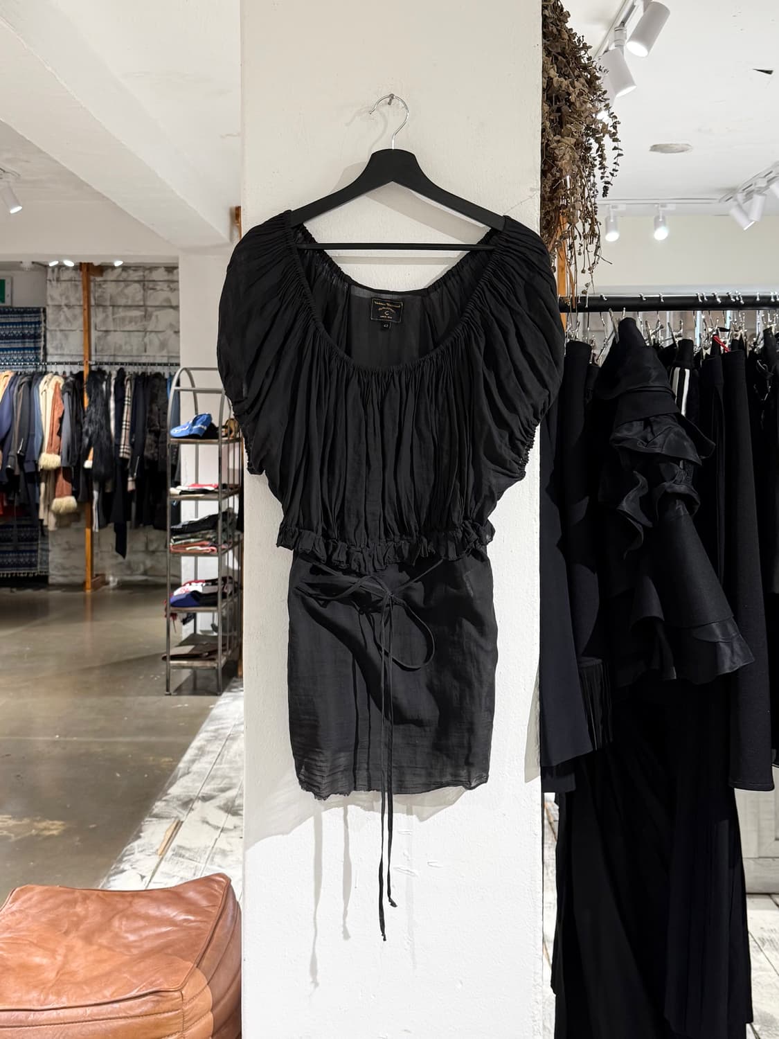 비비안웨스트우드 앵글로매니아 블랙 오프숄더 스트랩 블라우스 상품이미지1