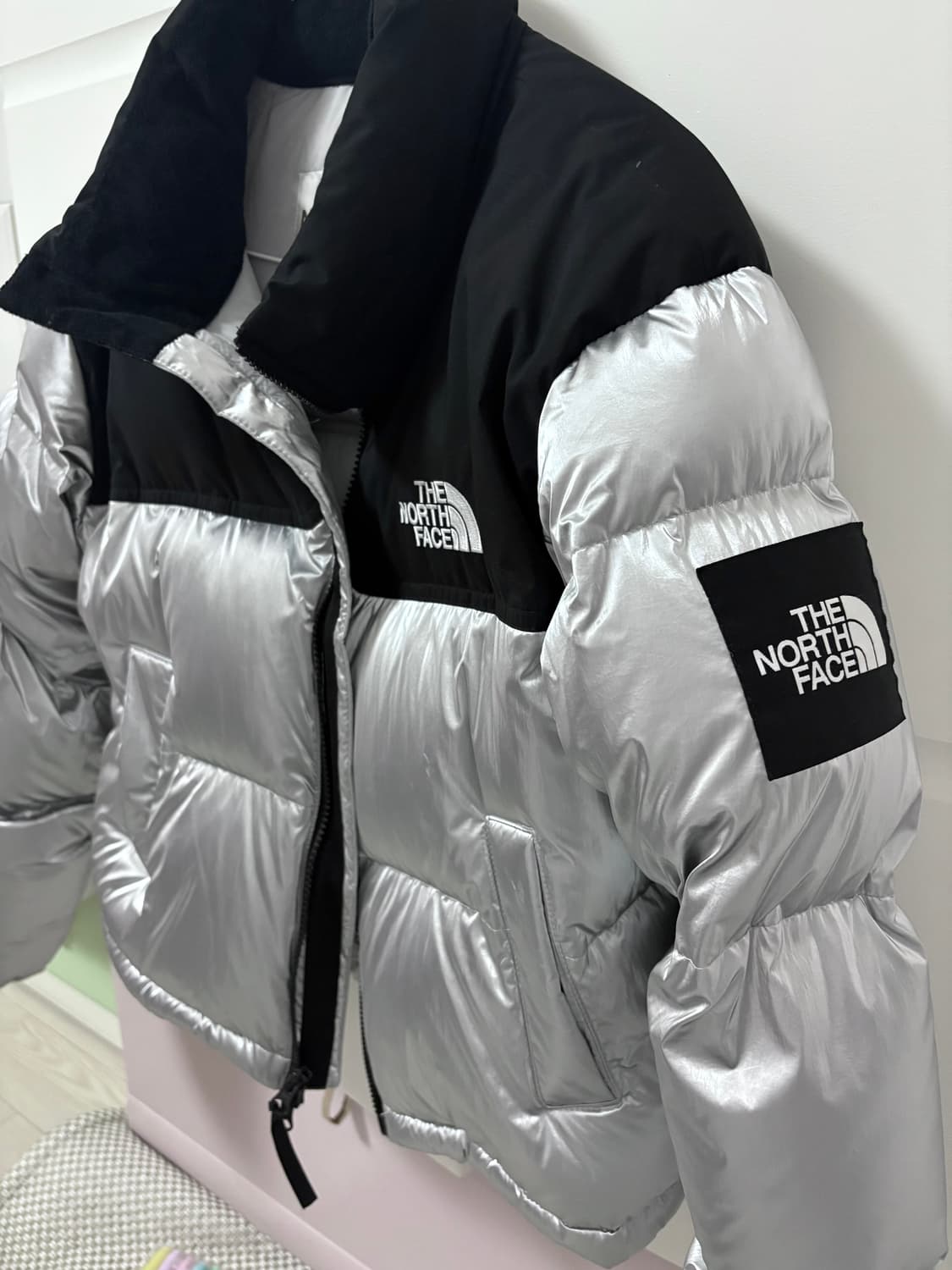 노스페이스 화이트라벨 노벨티 눕시 다운 실버/블랙 S  상품이미지2