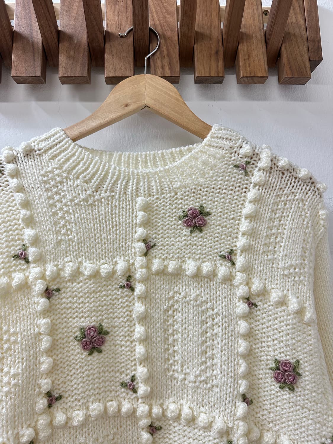 대장니트일본빈티지 아이보리 플라워 자수 폼폼이 케이블 디테일 스웨터 니트 상품이미지2