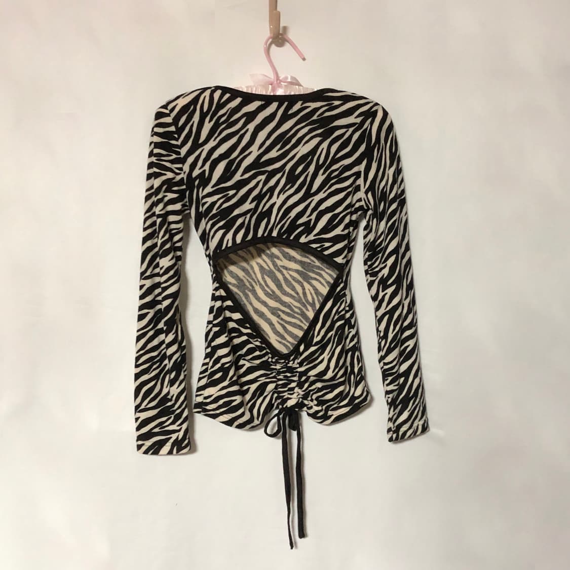 지브라 백 오픈 셔링 탑 블랙 화이트 상품이미지9