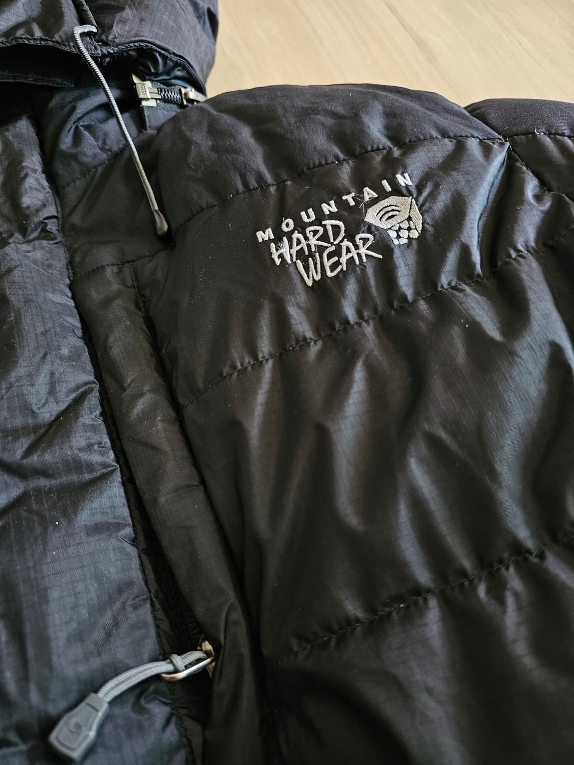 마운틴하드웨어 에어쉴드 구스 다운 블랙 S 상품이미지3